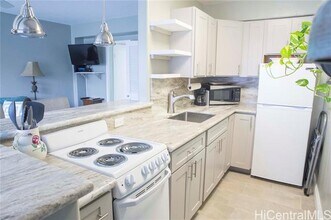 1621 Ala Wai Blvd in Honolulu, HI - Building Photo - Building Photo