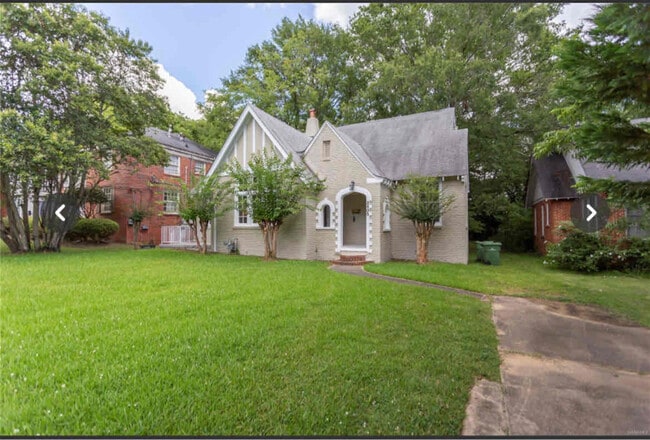2405 College St in Montgomery, AL - Foto de edificio - Building Photo