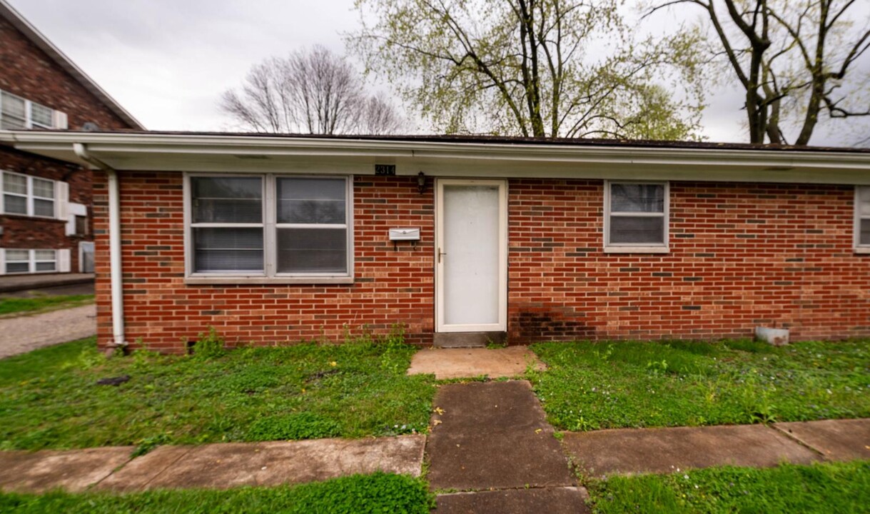 2314 Frank Scott Pky W, Unit 2314 frank scott parkway in Belleville, IL - Building Photo