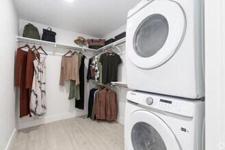 1985 NW Savier St in Portland, OR - Building Photo - Building Photo