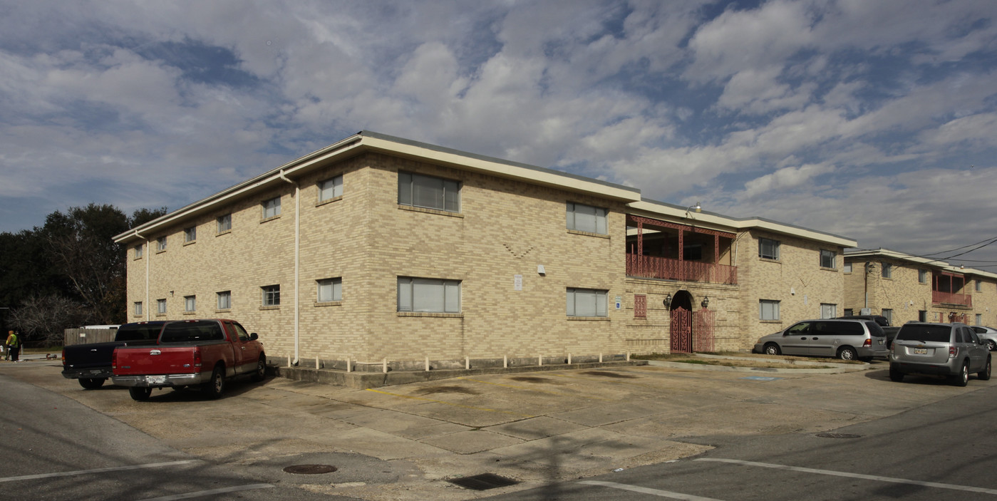 1600 Carrollton Ave in Metairie, LA - Foto de edificio