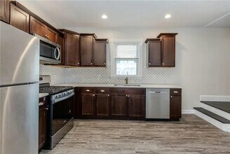 172 Oakland Ave in Providence, RI - Building Photo - Building Photo