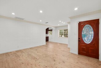 18621 Bryant St in Northridge, CA - Building Photo - Building Photo