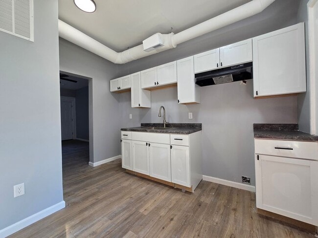 1501 Riverside Dr in Dayton, OH - Building Photo - Building Photo