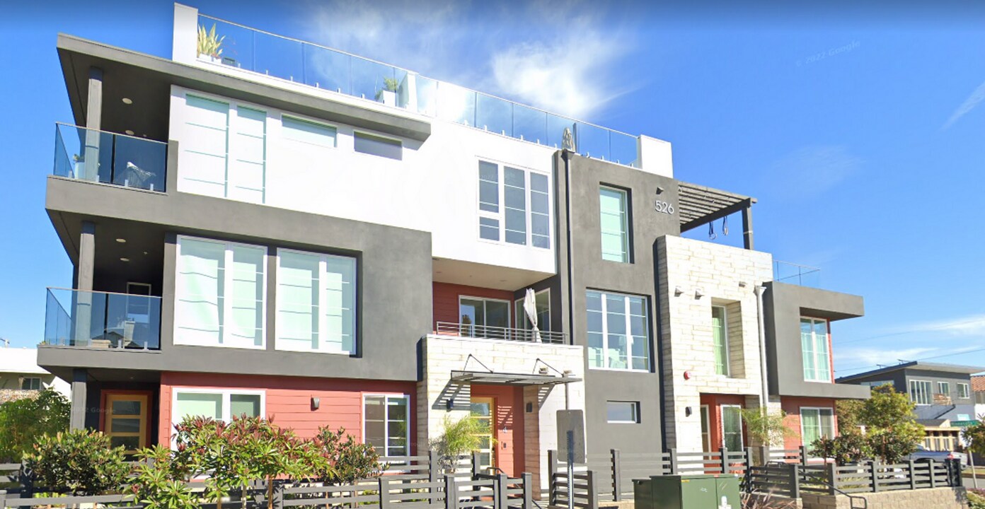 526 S Cleveland St in Oceanside, CA - Building Photo