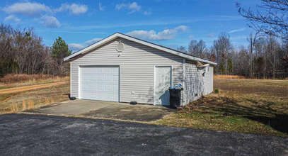 2025 Clark Line Rd in Paducah, KY - Building Photo - Building Photo