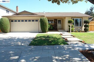 306 S Park Victoria Dr in Milpitas, CA - Building Photo