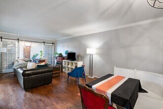 7575 Katy Fwy in Houston, TX - Building Photo - Building Photo