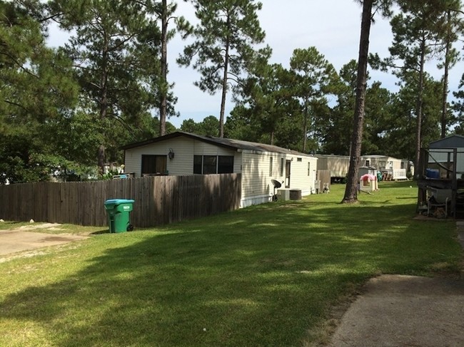 14142 Lorraine Rd in Biloxi, MS - Foto de edificio - Building Photo