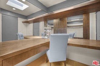 9892 Beverly Grove Dr in Beverly Hills, CA - Building Photo - Building Photo