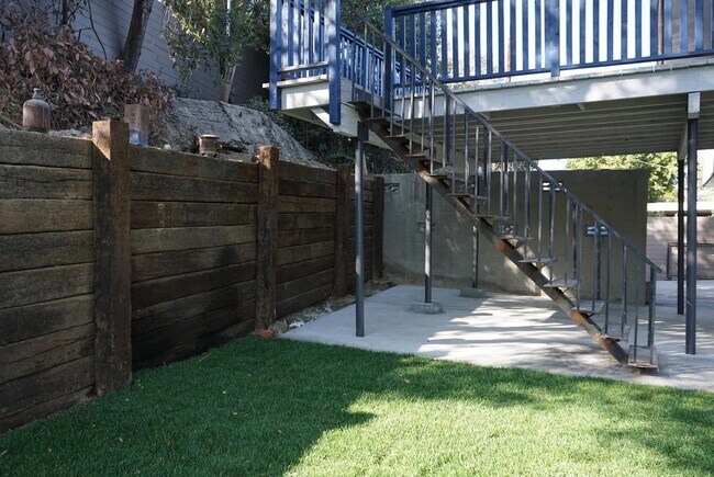 430 Terrill Ave, Unit 1 in Los Angeles, CA - Foto de edificio - Building Photo