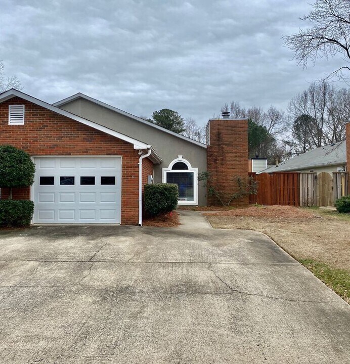130 Arbor Wy in Fayetteville, GA - Building Photo