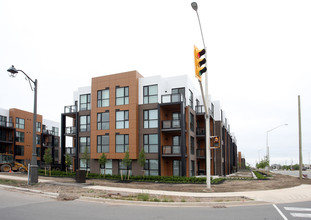 Trafalgar Landing in Oakville, ON - Building Photo - Building Photo