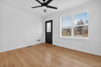3815 Bayless Ave in St. Louis, MO - Foto de edificio - Building Photo
