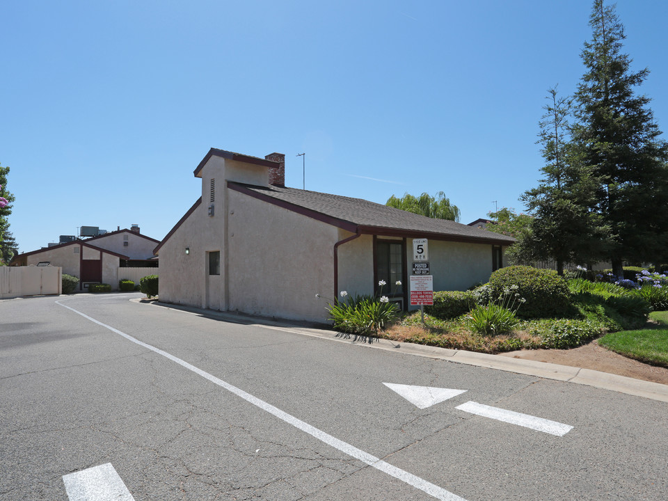 Willow Estates in Clovis, CA - Foto de edificio