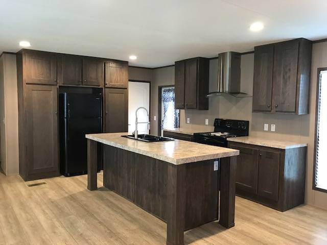 2300 Ward Bend Rd in Sealy, TX - Building Photo - Building Photo