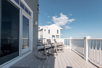 2123 Fairfield Beach Rd in Fairfield, CT - Foto de edificio - Building Photo