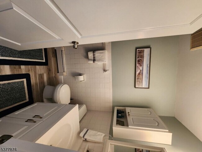 709 Ocean Ave N in Avon By The Sea, NJ - Building Photo - Building Photo