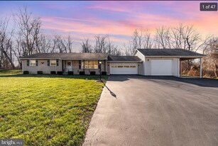 45 Old Stonehouse Rd N in Carlisle, PA - Building Photo