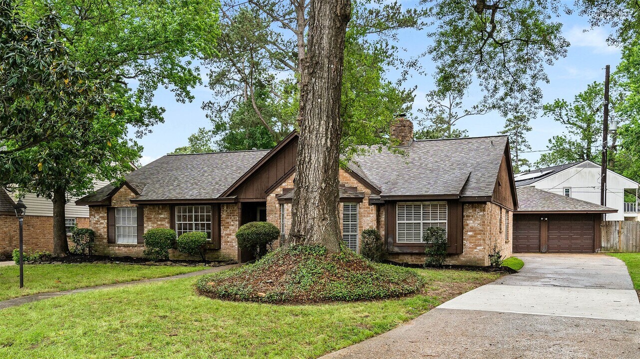 25519 Many Oak Dr in Spring, TX - Foto de edificio