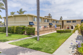 Bridgeport Apartment Homes in Huntington Beach, CA - Foto de edificio - Building Photo