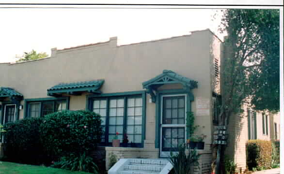 590-598 E Washington Blvd in Pasadena, CA - Foto de edificio - Building Photo