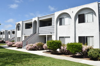 OakLeaf Apartments in Oceanside, CA - Building Photo - Building Photo