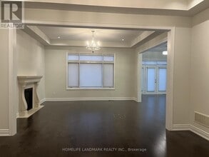 3068 Post Rd in Oakville, ON - Building Photo - Building Photo