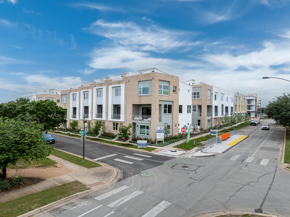 Austin Modern Lofts in Austin, TX - Building Photo