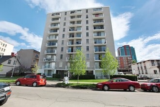 Stratton Oaks in Calgary, AB - Building Photo - Building Photo