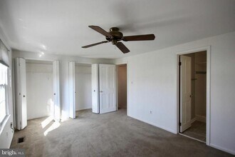 14405 Black Horse Ct in Centreville, VA - Building Photo - Building Photo