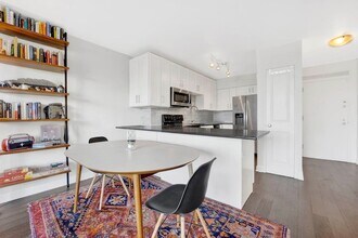 1550 N Lake Shore Dr, Unit 3C in Chicago, IL - Building Photo - Building Photo