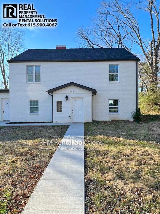 605 Fairview Ave, Unit Unit D in Murfreesboro, TN - Building Photo