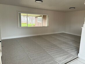 1164 Woodrow Ln in Medford, OR - Building Photo - Building Photo