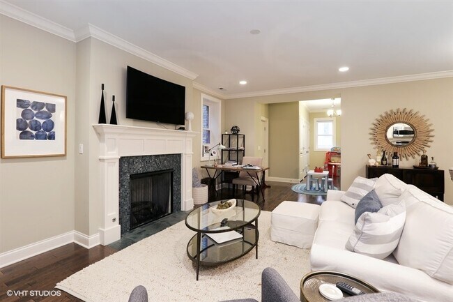 703 W Melrose St in Chicago, IL - Building Photo - Building Photo