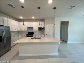 2122 Yellowfin Cir in Naples, FL - Building Photo - Building Photo