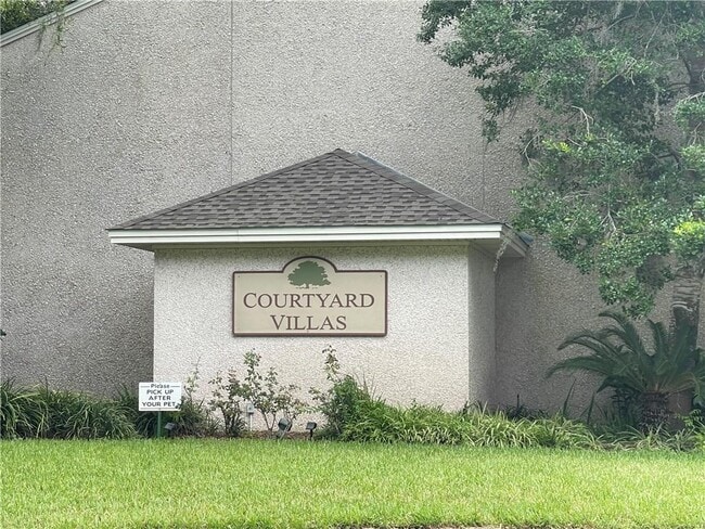 property at 104 Courtyard Villas Ln