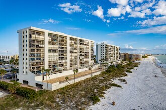 Ocean Sands in Madeira Beach, FL - Foto de edificio - Building Photo