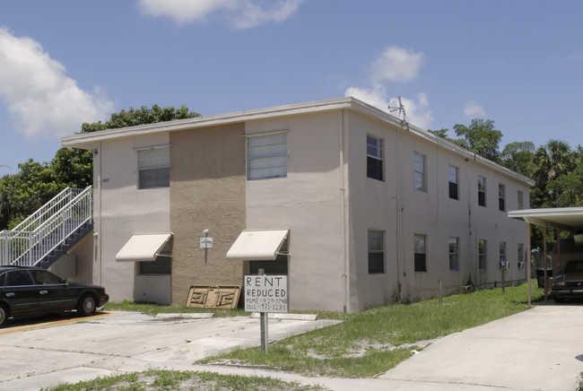 1017 Mayflower Rd in Fort Pierce, FL - Building Photo - Building Photo