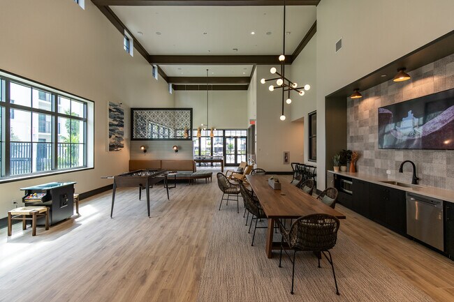 Casero Apartments in Doral, FL - Building Photo - Interior Photo