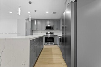 2560 NW 122nd St in Miami, FL - Building Photo - Building Photo