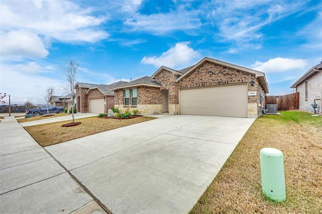 5813 Silverjack Trl in Lantana, TX - Building Photo - Building Photo
