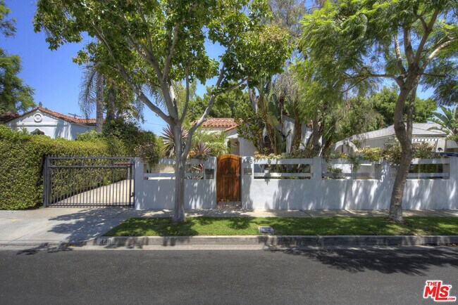 448 Westmount Dr in West Hollywood, CA - Building Photo - Building Photo