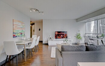 24 Harbour St, Unit SI ID1507867P in Toronto, ON - Building Photo - Building Photo