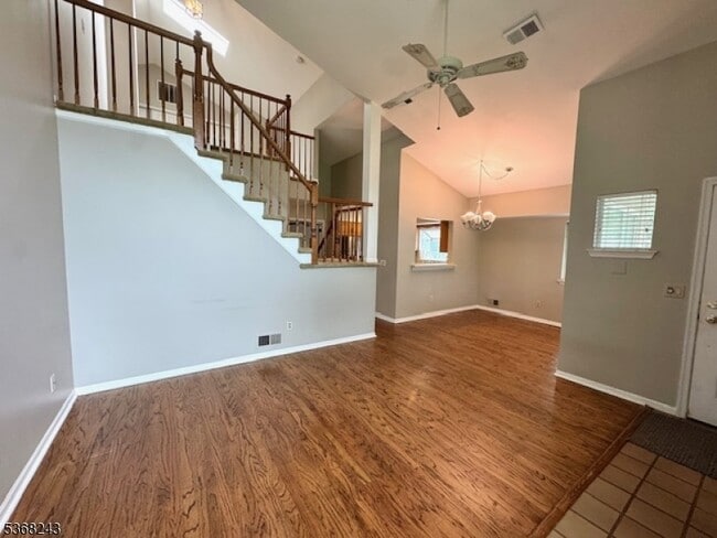 64 Bentley Ct in Bedminster, NJ - Foto de edificio - Building Photo