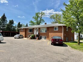 8040 S Westnedge Ave in Portage, MI - Building Photo