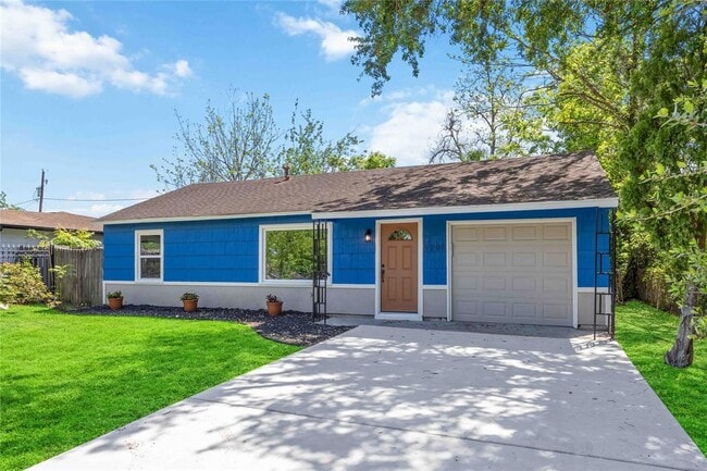 5206 Willow Glen Dr in Houston, TX - Building Photo - Building Photo
