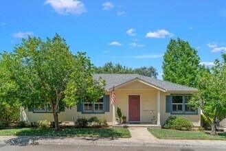 612 Orange Grove Way in Folsom, CA - Foto de edificio - Building Photo