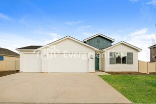 308 Ravello St in Caldwell, ID - Building Photo