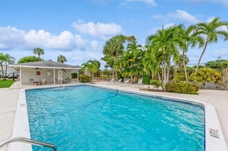 2403 Lowson Blvd, Unit fairway condo in Delray Beach, FL - Building Photo - Building Photo